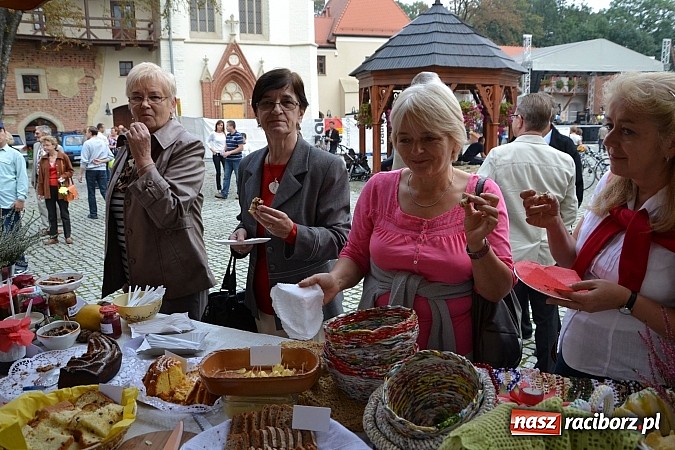 Zdjęcie w galerii na portalu naszraciborz.pl: Organizacje pozarządowe zaprezentowały się na Zamku Piastowskim  wiadomości z regionu
