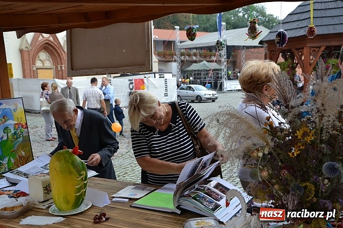 Zdjęcie w galerii na portalu naszraciborz.pl: Organizacje pozarządowe zaprezentowały się na Zamku Piastowskim  wiadomości z regionu