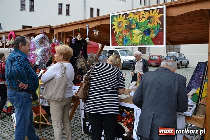 Zdjęcie w galerii na portalu naszraciborz.pl: Organizacje pozarządowe zaprezentowały się na Zamku Piastowskim  wiadomości z regionu