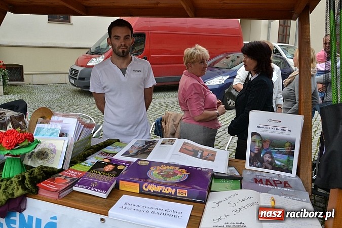 Zdjęcie w galerii na portalu naszraciborz.pl: Organizacje pozarządowe zaprezentowały się na Zamku Piastowskim  wiadomości z regionu