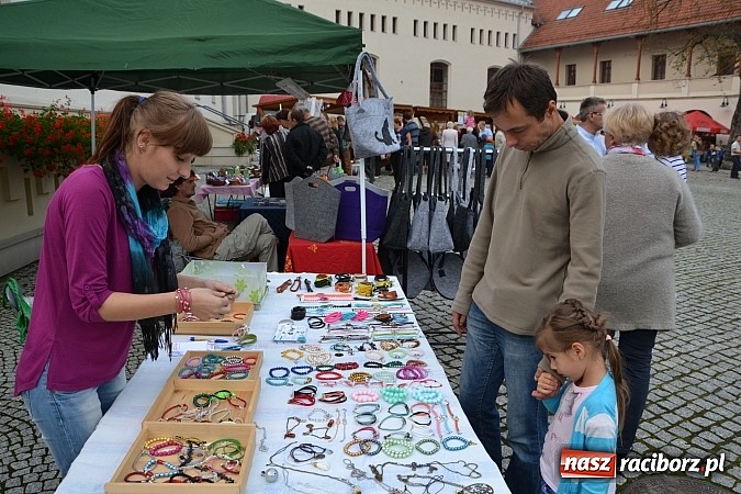 Zdjęcie w galerii na portalu naszraciborz.pl: Organizacje pozarządowe zaprezentowały się na Zamku Piastowskim  wiadomości z regionu