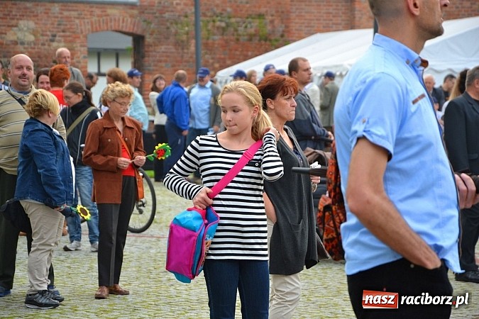 Zdjęcie w galerii na portalu naszraciborz.pl: Organizacje pozarządowe zaprezentowały się na Zamku Piastowskim  wiadomości z regionu