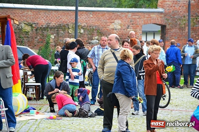 Zdjęcie w galerii na portalu naszraciborz.pl: Organizacje pozarządowe zaprezentowały się na Zamku Piastowskim  wiadomości z regionu