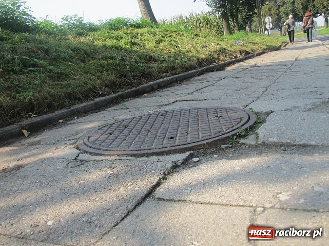 Zdjęcie w galerii na portalu naszraciborz.pl: Nie taki chodnik straszny, jak opisują? wiadomości z regionu