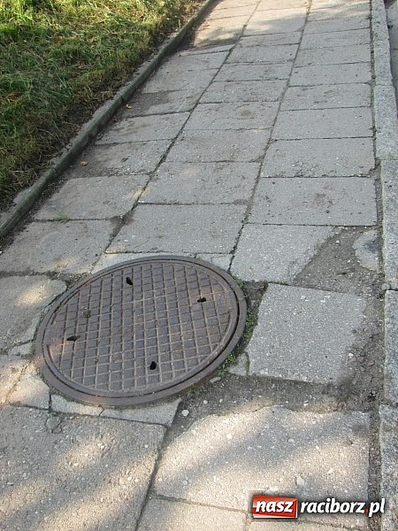 Zdjęcie w galerii na portalu naszraciborz.pl: Nie taki chodnik straszny, jak opisują? wiadomości z regionu