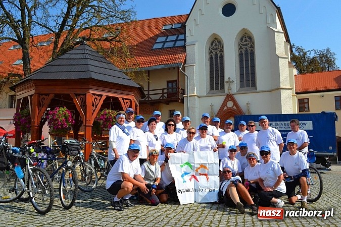 Zdjęcie w galerii na portalu naszraciborz.pl: Sekcja rowerowa Smerfy gościła na zamku wiadomości z regionu