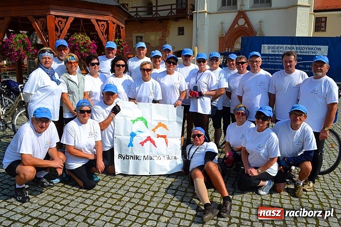 Zdjęcie w galerii na portalu naszraciborz.pl: Sekcja rowerowa Smerfy gościła na zamku wiadomości z regionu