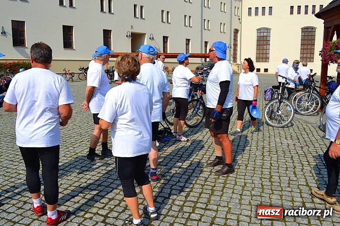 Zdjęcie w galerii na portalu naszraciborz.pl: Sekcja rowerowa Smerfy gościła na zamku wiadomości z regionu