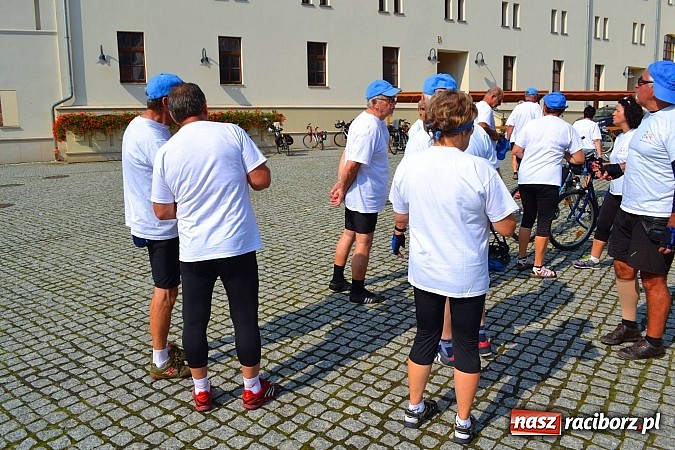 Zdjęcie w galerii na portalu naszraciborz.pl: Sekcja rowerowa Smerfy gościła na zamku wiadomości z regionu