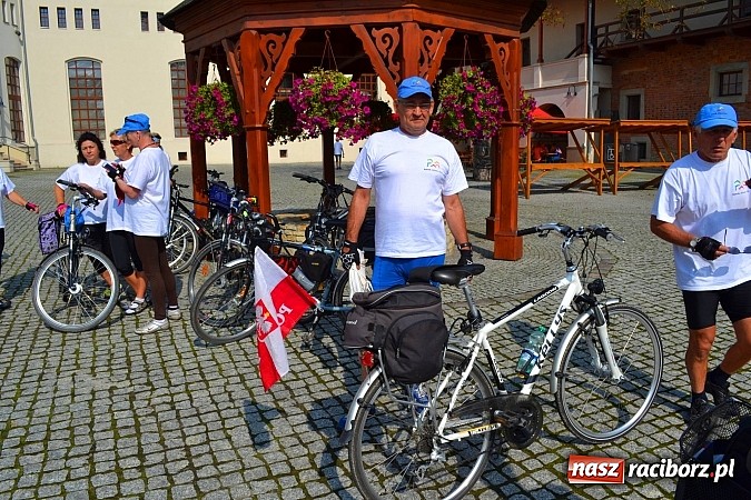 Zdjęcie w galerii na portalu naszraciborz.pl: Sekcja rowerowa Smerfy gościła na zamku wiadomości z regionu