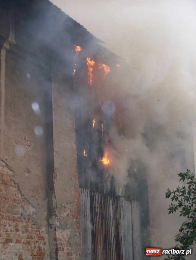 Zdjęcie w galerii na portalu naszraciborz.pl: PIORUN uderzył w stodołę wiadomości z regionu