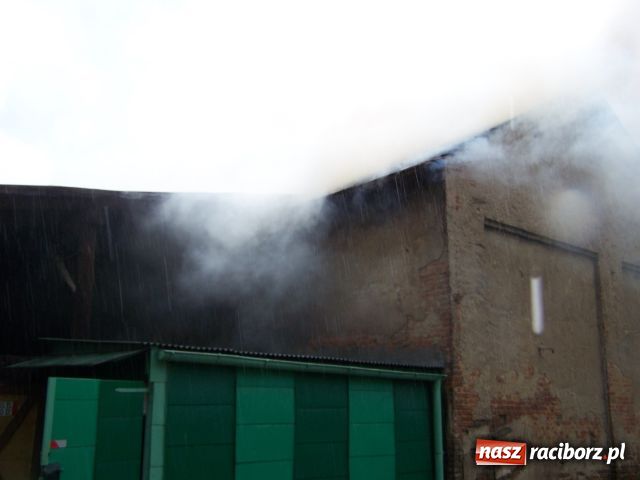 Zdjęcie w galerii na portalu naszraciborz.pl: PIORUN uderzył w stodołę wiadomości z regionu