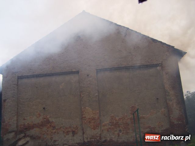 Zdjęcie w galerii na portalu naszraciborz.pl: PIORUN uderzył w stodołę wiadomości z regionu