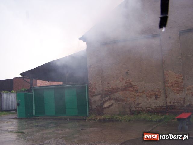 Zdjęcie w galerii na portalu naszraciborz.pl: PIORUN uderzył w stodołę wiadomości z regionu
