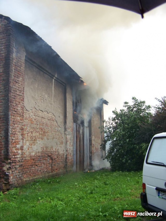 Zdjęcie w galerii na portalu naszraciborz.pl: PIORUN uderzył w stodołę wiadomości z regionu