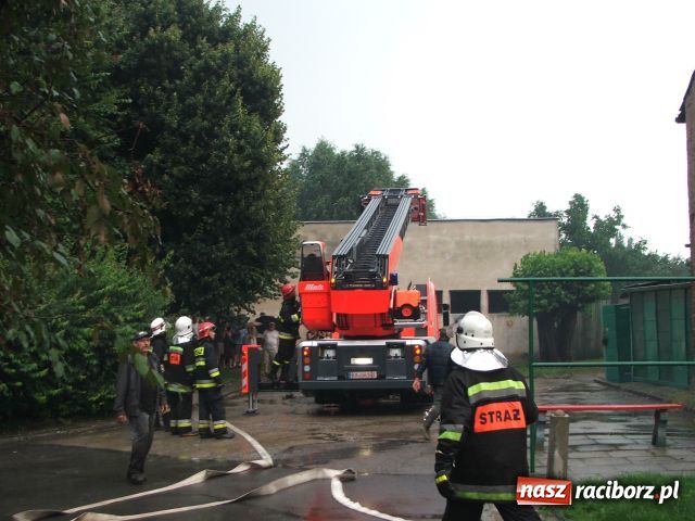 Zdjęcie w galerii na portalu naszraciborz.pl: PIORUN uderzył w stodołę wiadomości z regionu