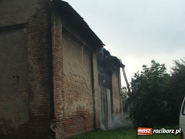 Zdjęcie w galerii na portalu naszraciborz.pl: PIORUN uderzył w stodołę wiadomości z regionu