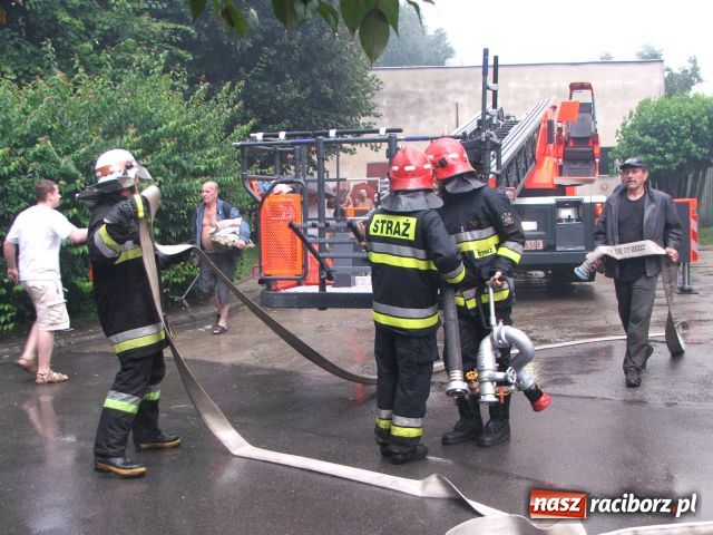 Zdjęcie w galerii na portalu naszraciborz.pl: PIORUN uderzył w stodołę wiadomości z regionu