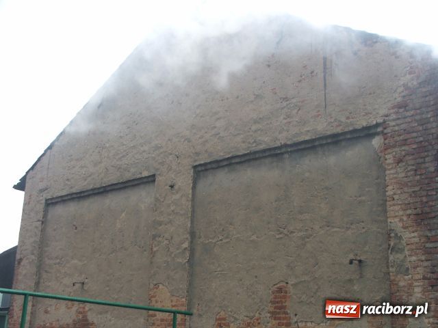 Zdjęcie w galerii na portalu naszraciborz.pl: PIORUN uderzył w stodołę wiadomości z regionu