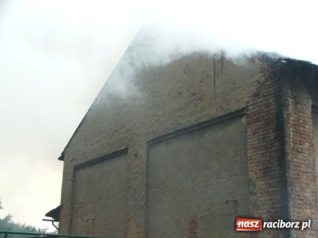 Zdjęcie w galerii na portalu naszraciborz.pl: PIORUN uderzył w stodołę wiadomości z regionu