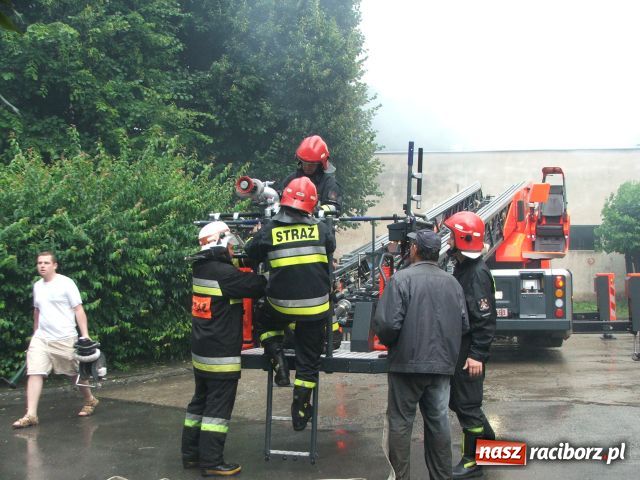 Zdjęcie w galerii na portalu naszraciborz.pl: PIORUN uderzył w stodołę wiadomości z regionu