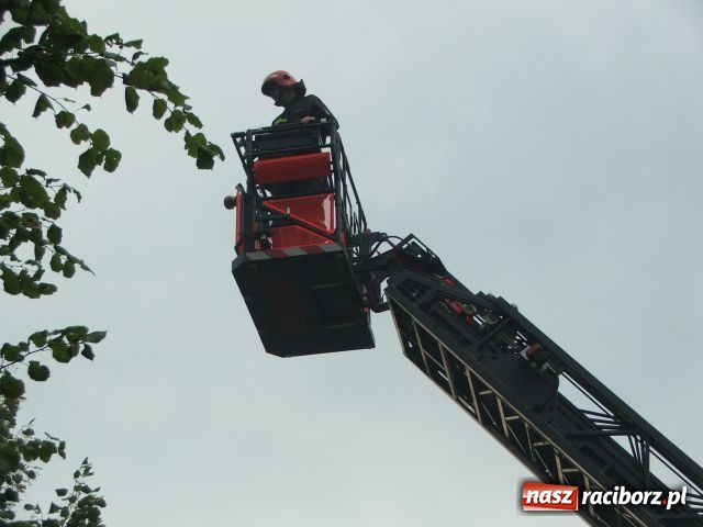 Zdjęcie w galerii na portalu naszraciborz.pl: PIORUN uderzył w stodołę wiadomości z regionu
