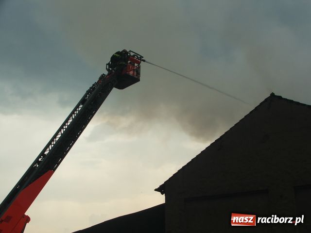 Zdjęcie w galerii na portalu naszraciborz.pl: PIORUN uderzył w stodołę wiadomości z regionu