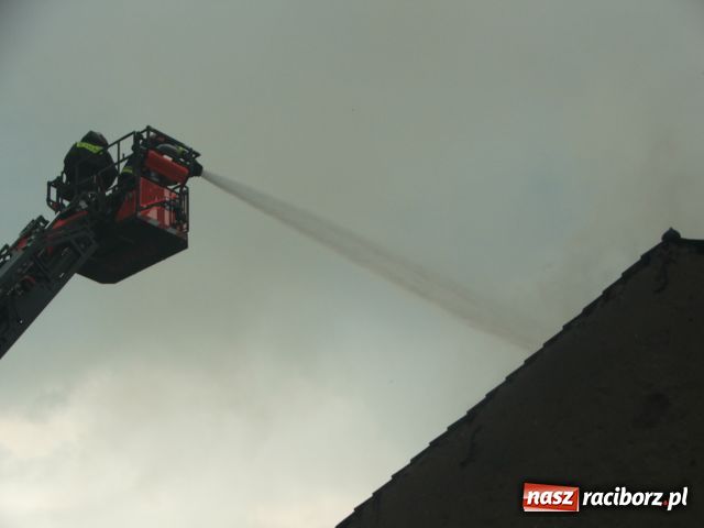 Zdjęcie w galerii na portalu naszraciborz.pl: PIORUN uderzył w stodołę wiadomości z regionu