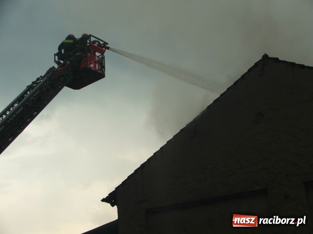 Zdjęcie w galerii na portalu naszraciborz.pl: PIORUN uderzył w stodołę wiadomości z regionu