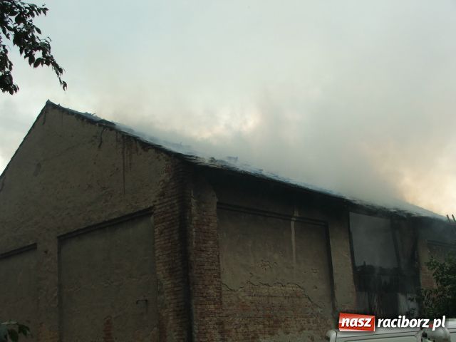 Zdjęcie w galerii na portalu naszraciborz.pl: PIORUN uderzył w stodołę wiadomości z regionu