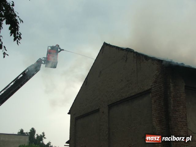 Zdjęcie w galerii na portalu naszraciborz.pl: PIORUN uderzył w stodołę wiadomości z regionu
