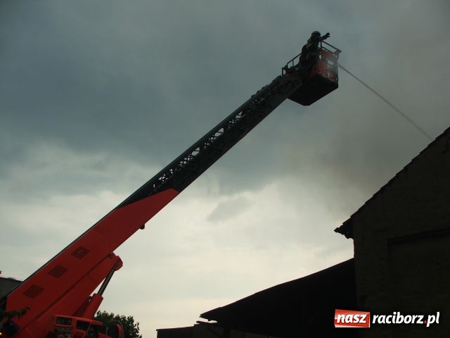 Zdjęcie w galerii na portalu naszraciborz.pl: PIORUN uderzył w stodołę wiadomości z regionu