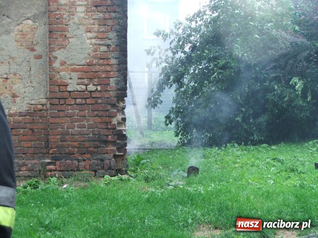 Zdjęcie w galerii na portalu naszraciborz.pl: PIORUN uderzył w stodołę wiadomości z regionu