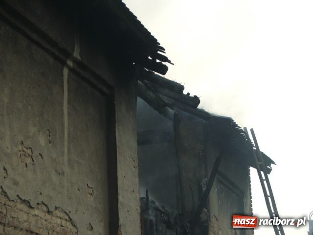 Zdjęcie w galerii na portalu naszraciborz.pl: PIORUN uderzył w stodołę wiadomości z regionu