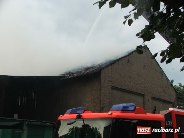 Zdjęcie w galerii na portalu naszraciborz.pl: PIORUN uderzył w stodołę wiadomości z regionu
