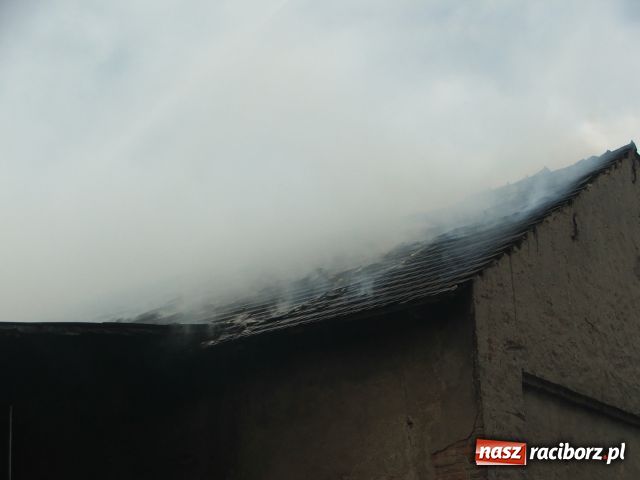 Zdjęcie w galerii na portalu naszraciborz.pl: PIORUN uderzył w stodołę wiadomości z regionu