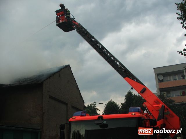 Zdjęcie w galerii na portalu naszraciborz.pl: PIORUN uderzył w stodołę wiadomości z regionu