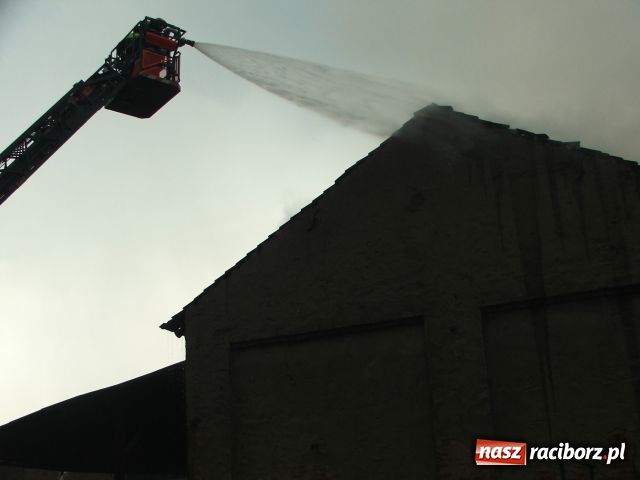 Zdjęcie w galerii na portalu naszraciborz.pl: PIORUN uderzył w stodołę wiadomości z regionu