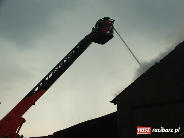 Zdjęcie w galerii na portalu naszraciborz.pl: PIORUN uderzył w stodołę wiadomości z regionu