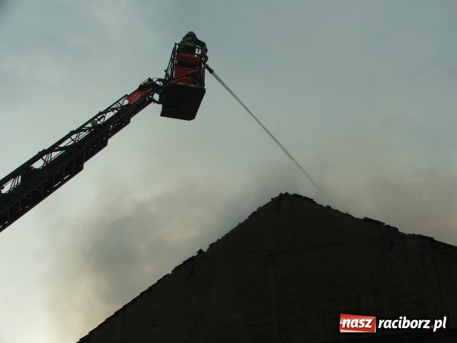 Zdjęcie w galerii na portalu naszraciborz.pl: PIORUN uderzył w stodołę wiadomości z regionu