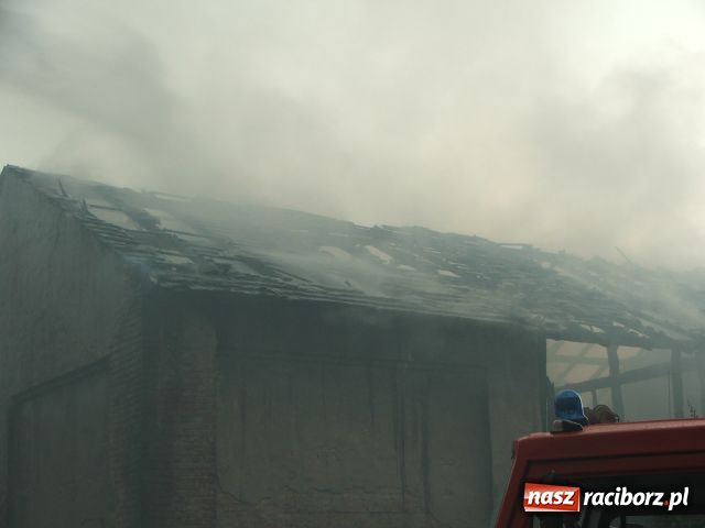 Zdjęcie w galerii na portalu naszraciborz.pl: PIORUN uderzył w stodołę wiadomości z regionu
