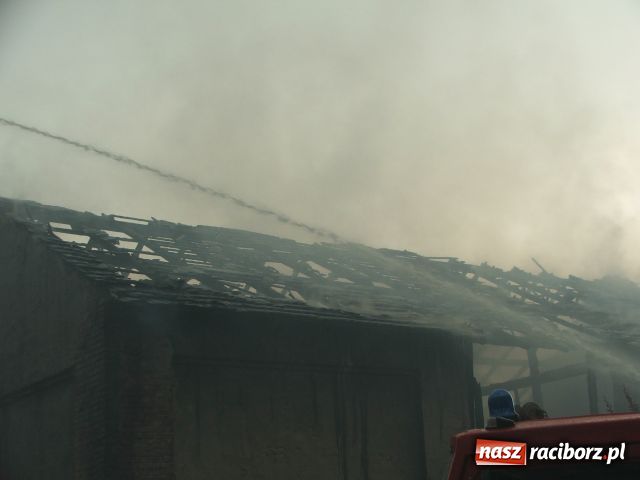 Zdjęcie w galerii na portalu naszraciborz.pl: PIORUN uderzył w stodołę wiadomości z regionu