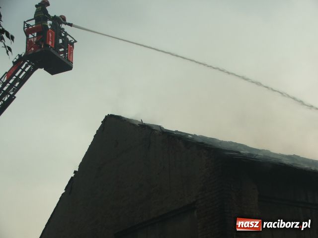 Zdjęcie w galerii na portalu naszraciborz.pl: PIORUN uderzył w stodołę wiadomości z regionu