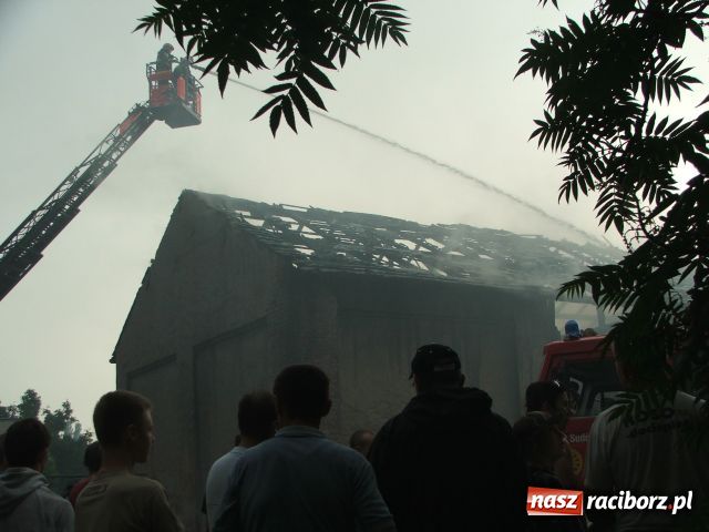 Zdjęcie w galerii na portalu naszraciborz.pl: PIORUN uderzył w stodołę wiadomości z regionu