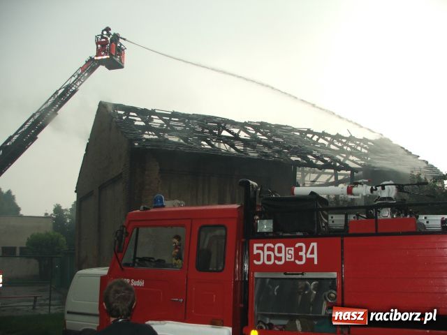 Zdjęcie w galerii na portalu naszraciborz.pl: PIORUN uderzył w stodołę wiadomości z regionu