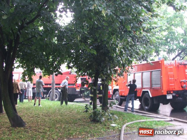 Zdjęcie w galerii na portalu naszraciborz.pl: PIORUN uderzył w stodołę wiadomości z regionu