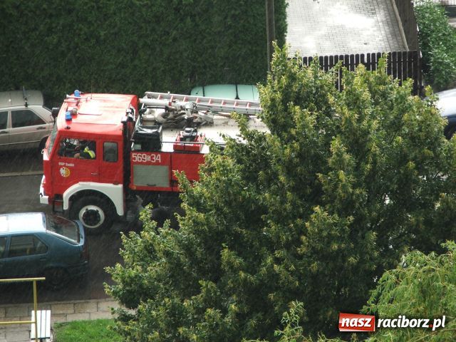 Zdjęcie w galerii na portalu naszraciborz.pl: PIORUN uderzył w stodołę wiadomości z regionu