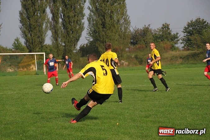 Zdjęcie w galerii na portalu naszraciborz.pl: Osiem bramek w meczu Wojnowice kontra Rzuchów wiadomości z regionu
