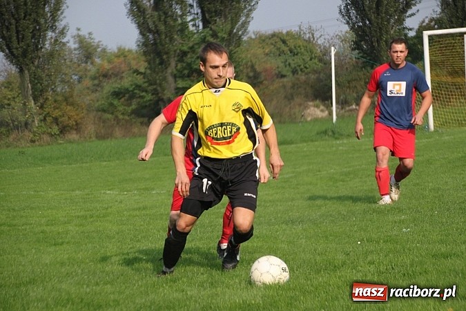 Zdjęcie w galerii na portalu naszraciborz.pl: Osiem bramek w meczu Wojnowice kontra Rzuchów wiadomości z regionu