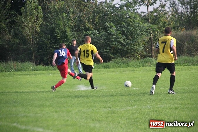 Zdjęcie w galerii na portalu naszraciborz.pl: Osiem bramek w meczu Wojnowice kontra Rzuchów wiadomości z regionu